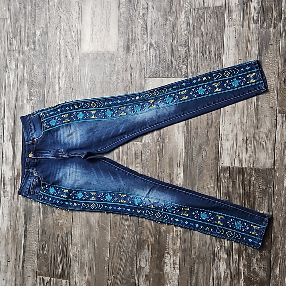 Stylish Blue Embroidered Women's Skinny Jeans - Picture 3 of 16